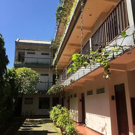 Pakerisan East Mansion Hotel เดนปาซาร์ ภายนอก รูปภาพ